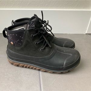 Women’s Bogs short laced boot size 7 insulated and waterproof